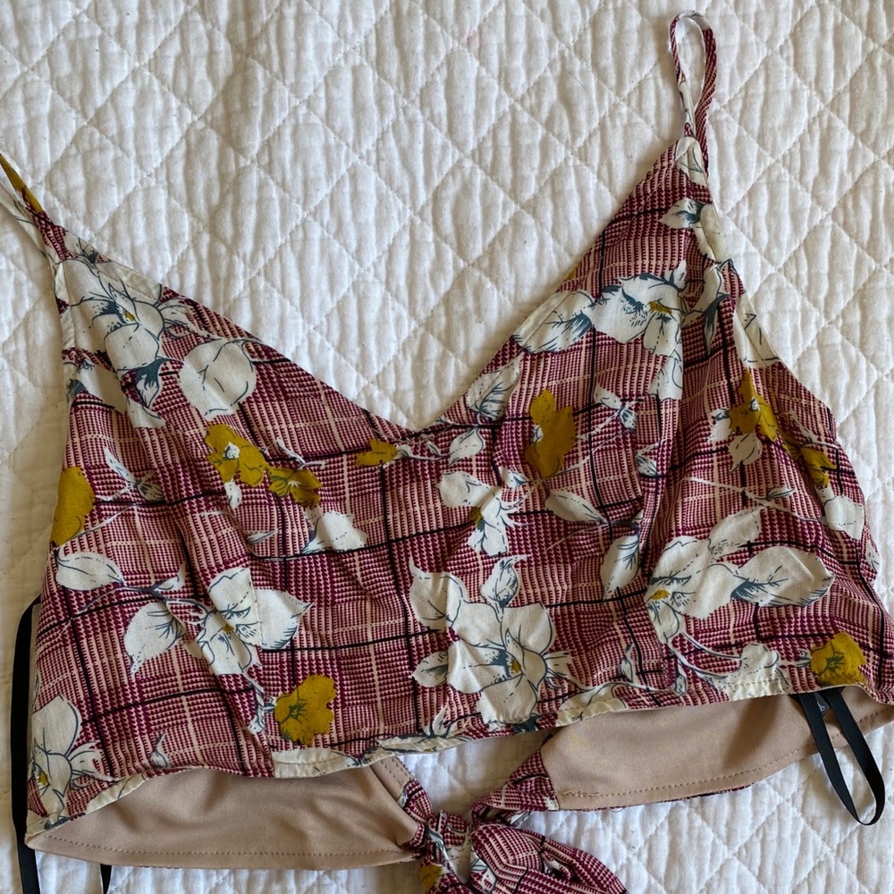 Floral cropped tie in back crop top